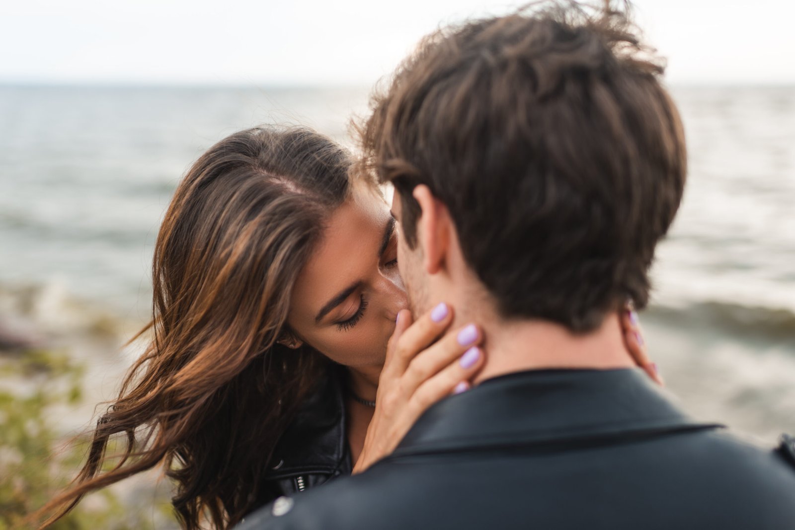 9 Secrets to Unforgettable Kisses That Will Sweep Him Off His Feet